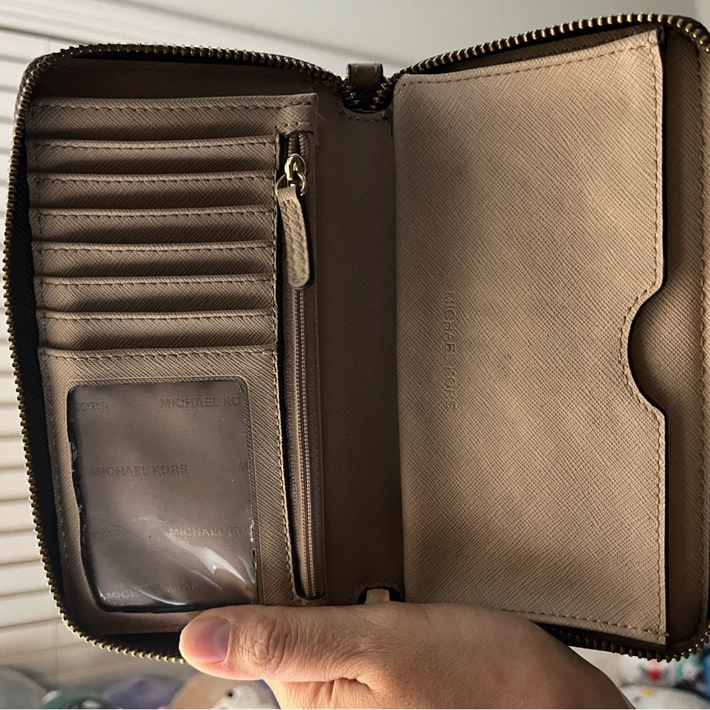 Michael Kors Tan Wristlet Clutch GUC - Picture 4 of 5